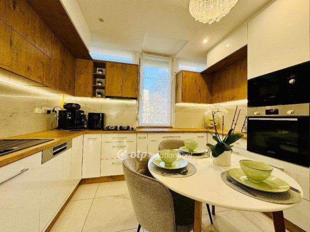 Eladó téglalakás, Debrecenben 94.9 M Ft, 2 szobás