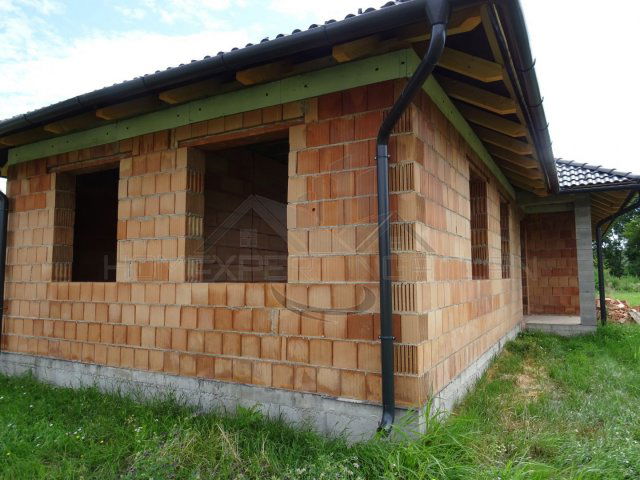 Eladó családi ház, Beziben 42 M Ft, 5 szobás
