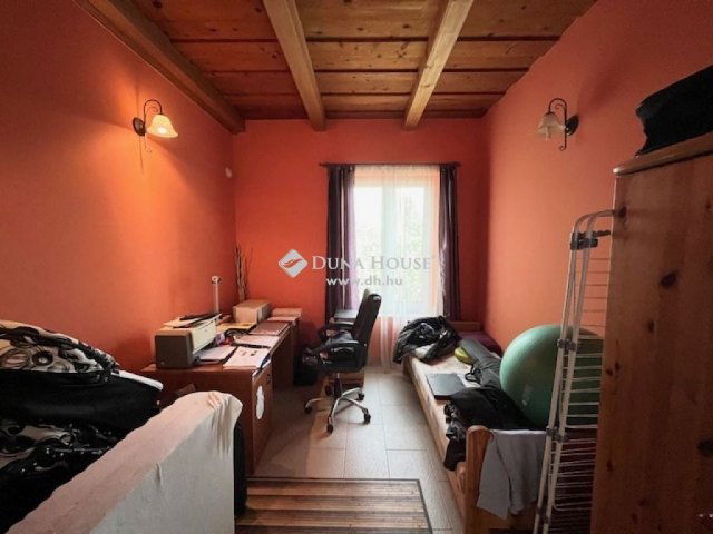 Eladó családi ház, Szabadbattyánban 139.9 M Ft, 4 szobás