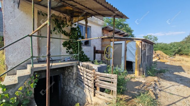 Eladó családi ház, Kisbéren 11.9 M Ft, 1 szobás