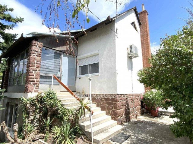 Eladó családi ház, Alsóörsön 95.9 M Ft, 6 szobás