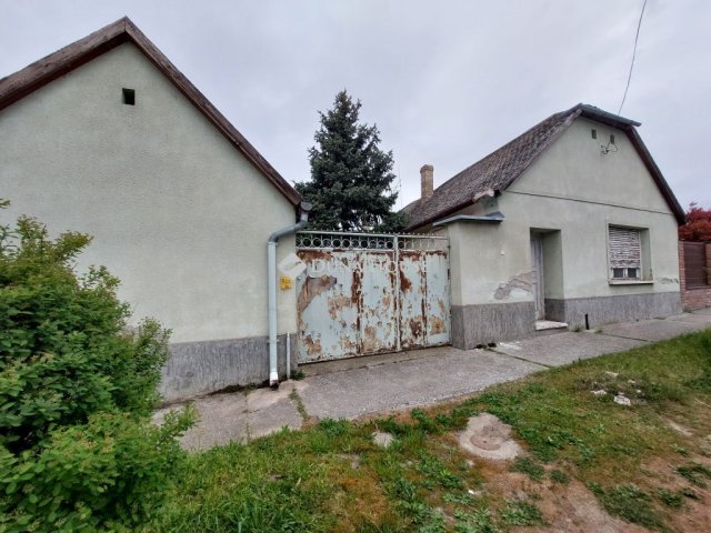 Eladó családi ház, Baján 21.9 M Ft, 4 szobás