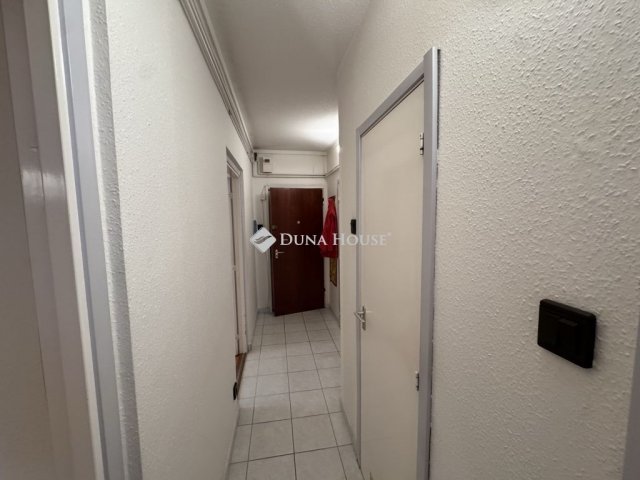 Eladó panellakás, Budaörsön 88.9 M Ft, 1 szobás