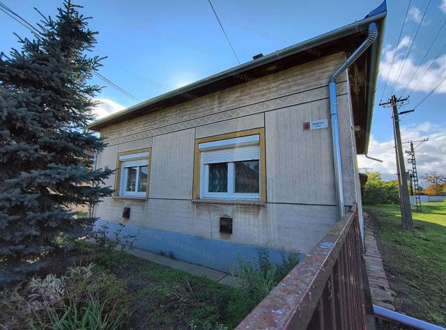 Eladó családi ház, Törökszentmiklóson 24.9 M Ft, 2+1 szobás