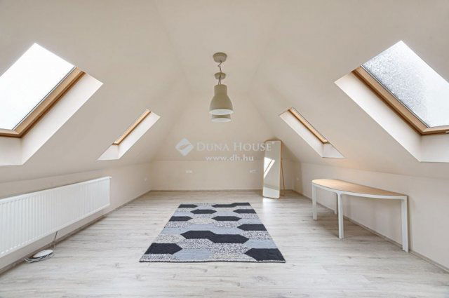 Eladó családi ház, Budapesten, III. kerületben 429 M Ft