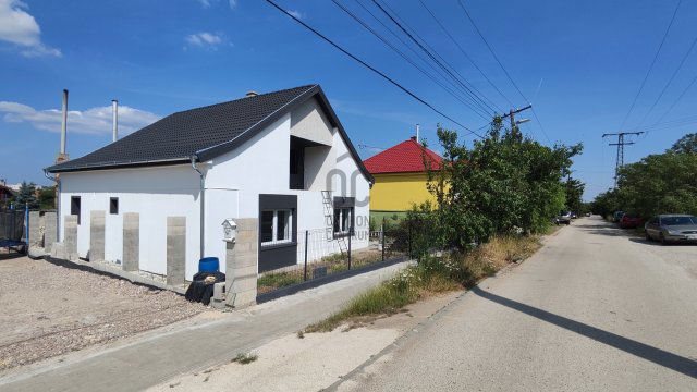 Eladó családi ház, Pétfürdőn 59.9 M Ft, 3 szobás