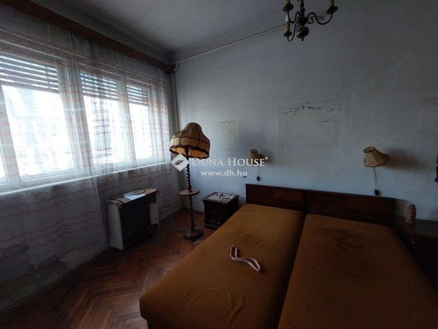 Eladó családi ház, Vácon 79 M Ft, 1 szobás