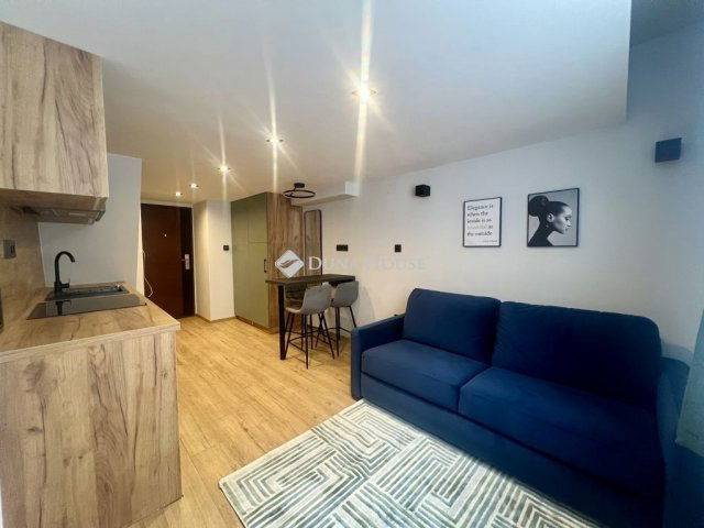 Eladó téglalakás, Budapesten, VI. kerületben 52.5 M Ft, 2 szobás