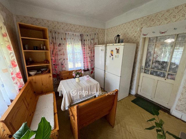 Eladó családi ház, Tiszakeszin 8 M Ft, 2 szobás