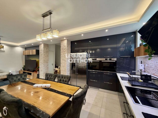 Eladó téglalakás, Cegléden 82 M Ft, 1+2 szobás