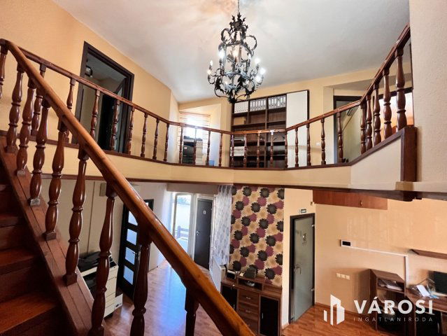 Eladó iroda, Debrecenben 135.9 M Ft, 6 szobás