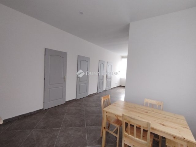 Kiadó családi ház, albérlet, Szegeden 250 E Ft / hó, 3 szobás