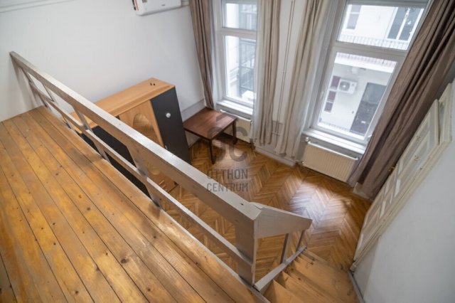 Eladó téglalakás, Budapesten, VI. kerületben 75 M Ft, 2 szobás