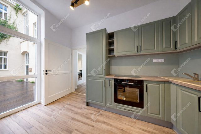 Eladó téglalakás, Sopronban 150 M Ft, 4 szobás