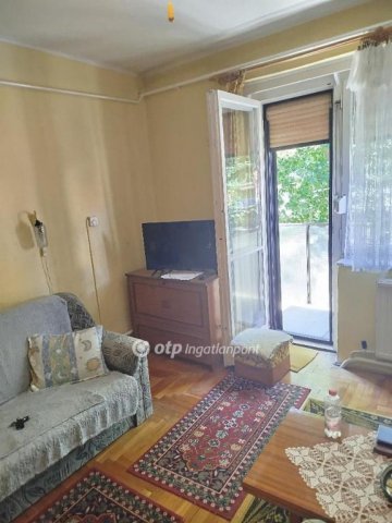 Eladó téglalakás, Pécsett 33.8 M Ft, 2 szobás