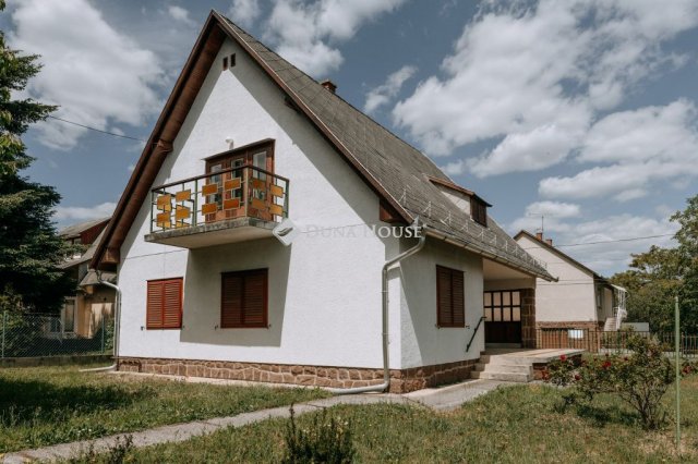 Eladó családi ház, Balatonalmádiban 129.9 M Ft, 7 szobás