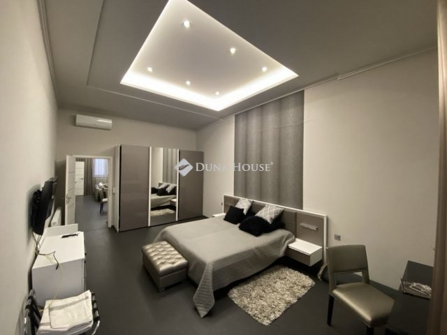 Eladó téglalakás, Budapesten, VI. kerületben 230 M Ft, 3 szobás