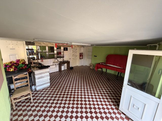 Kiadó ipari ingatlan, Szegeden, Zólyomi utcában 100 E Ft / hó