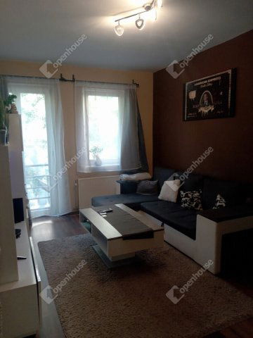 Eladó téglalakás, Szegeden 18 M Ft, 2+1 szobás