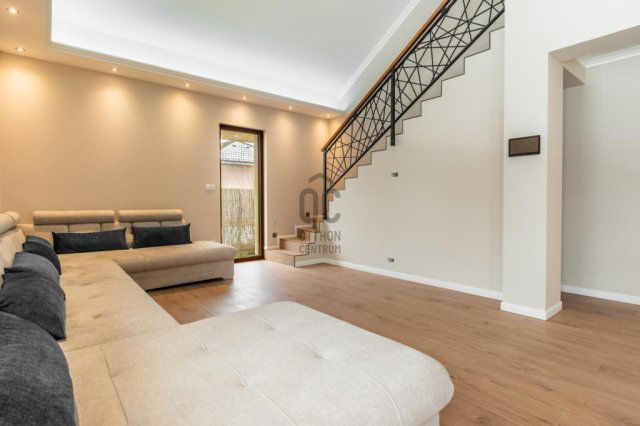 Eladó családi ház, Üllőn 177 M Ft, 4 szobás