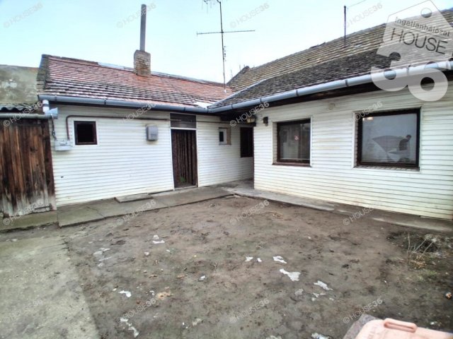 Eladó családi ház, Kecskeméten 30 M Ft, 3 szobás