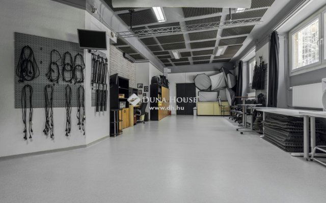 Eladó üzlethelyiség, Budapesten, XI. kerületben 220 M Ft