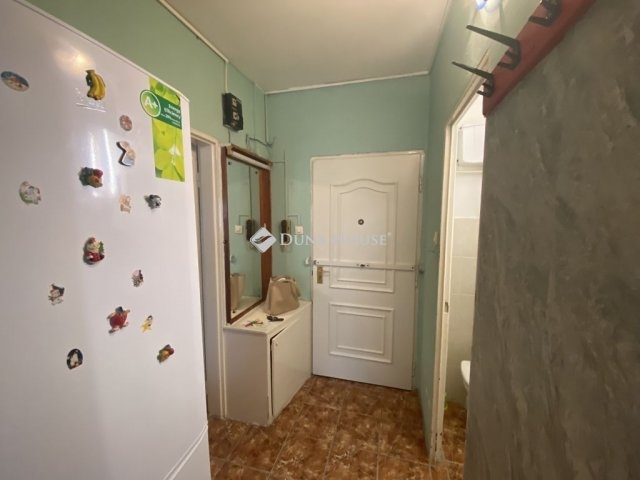 Eladó panellakás, Pécsett 36 M Ft, 2 szobás
