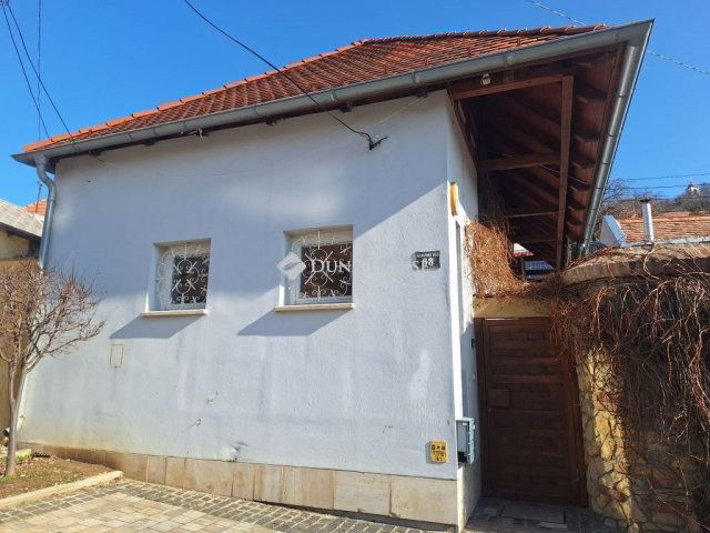 Eladó családi ház, Pécsett 129.9 M Ft, 4 szobás