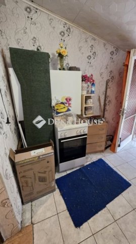 Eladó nyaraló, Tápiószentmártonon 14.99 M Ft, 1 szobás