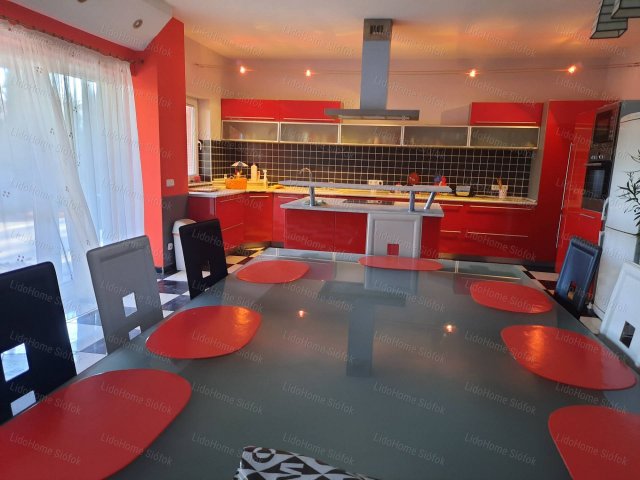 Eladó hotel, Siófokon 196 M Ft, 7 szobás / költözzbe.hu
