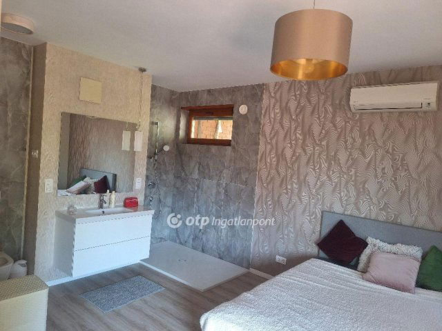 Eladó téglalakás, Budapesten, III. kerületben 195 M Ft, 2 szobás