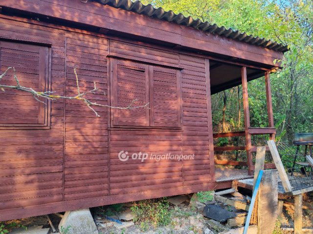 Eladó nyaraló, Gyermelyen 22 M Ft, 1 szobás