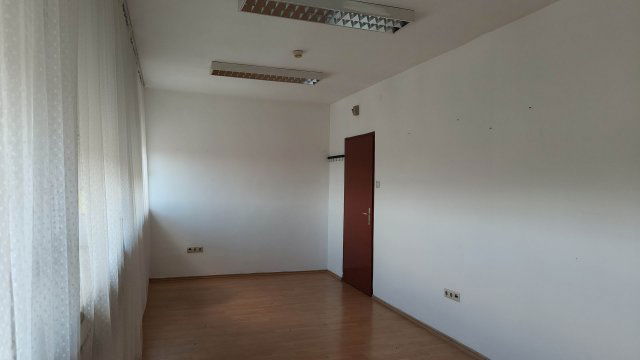 Kiadó iroda, Budapesten, XVIII. kerületben, Gyömrői úton