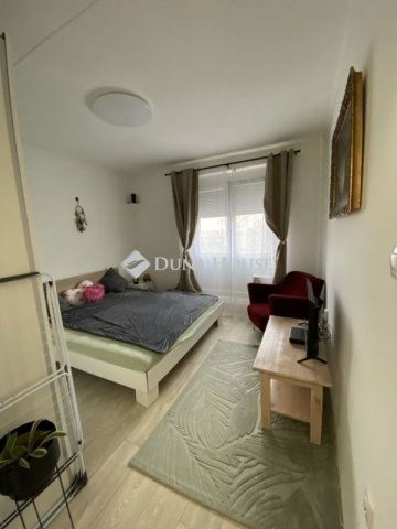 Eladó panellakás, Pécsett 46.4 M Ft, 2 szobás