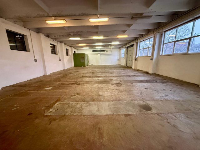 Kiadó ipari ingatlan, Móron 400 E Ft / hó, 2+1 szobás