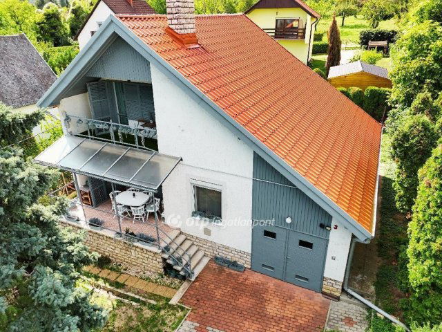 Eladó családi ház, Balatonalmádiban 99.9 M Ft, 4+1 szobás