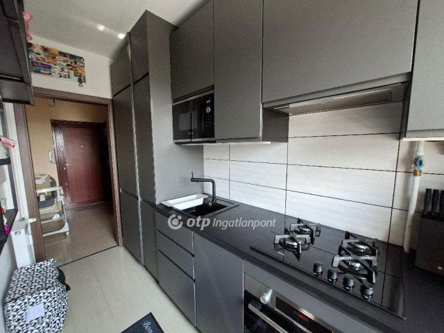 Eladó panellakás, Budapesten, III. kerületben 75.99 M Ft
