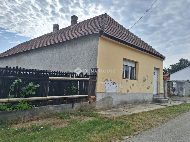 Eladó téglalakás, Bicskén 25.9 M Ft, 4 szobás