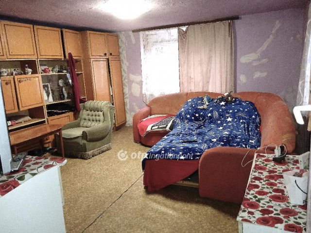 Eladó családi ház, Ajkán 27 M Ft, 3 szobás