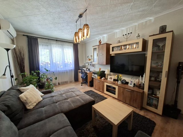 Eladó panellakás, Budapesten, XV. kerületben 63 M Ft, 2 szobás