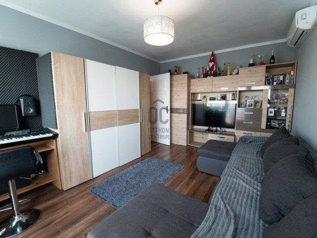 Eladó panellakás, Debrecenben 63.9 M Ft, 4 szobás