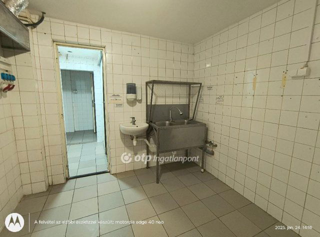 Eladó üzlethelyiség, Jászalsószentgyörgyon 29.99 M Ft