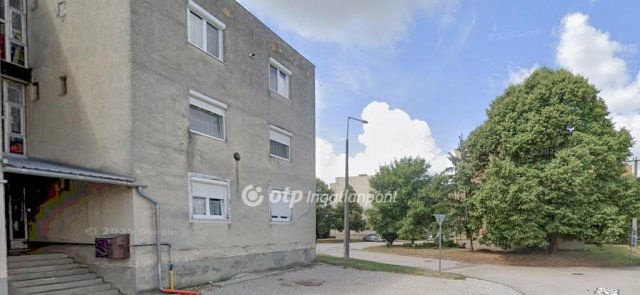 Eladó téglalakás, Bábolnán 43.9 M Ft, 3 szobás