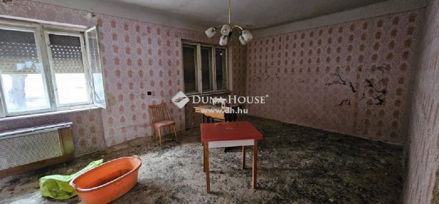 Eladó családi ház, Szombathelyen 35 M Ft, 2 szobás