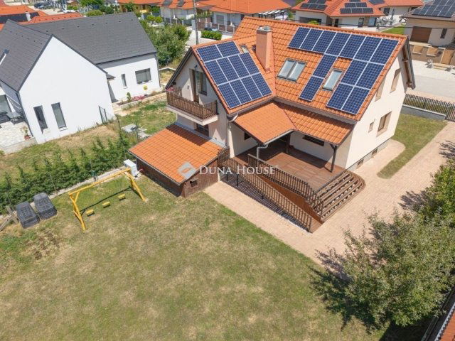 Eladó családi ház, Nemesvámoson 189 M Ft, 7 szobás