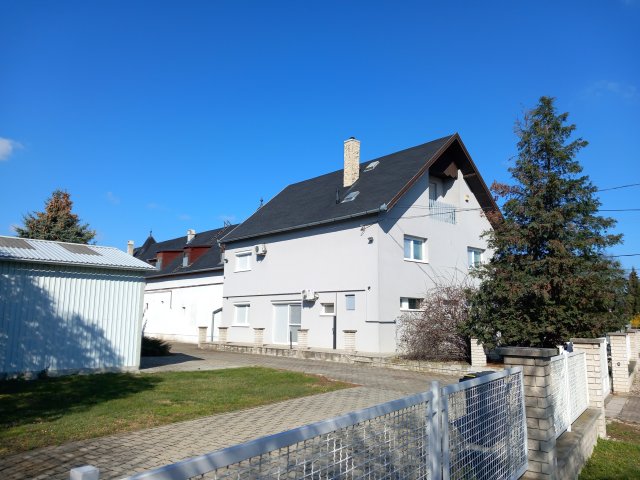 Eladó ikerház, Székesfehérvárott 105 M Ft, 4 szobás