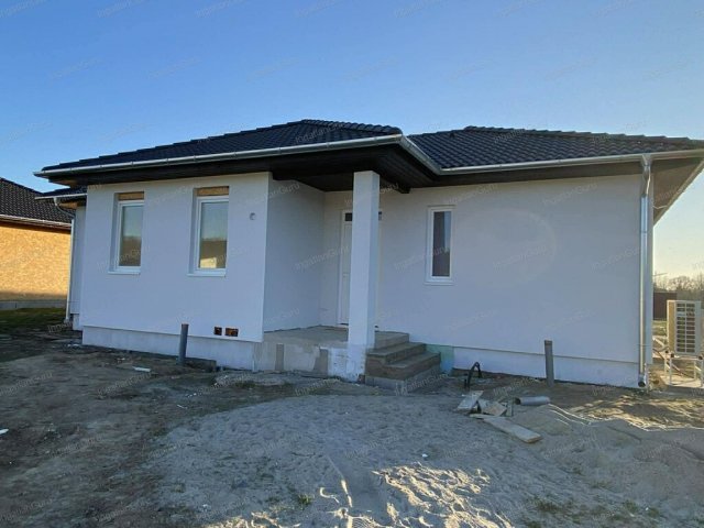 Eladó családi ház, Kecskeméten 86.9 M Ft, 4 szobás