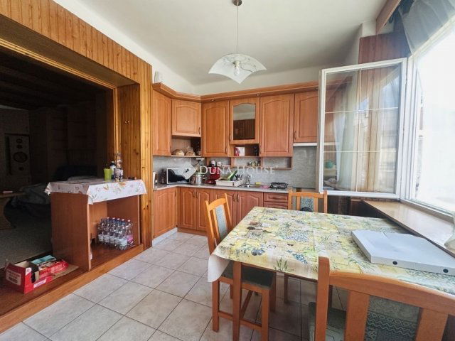 Eladó családi ház, Lábatlanon 52 M Ft, 8 szobás