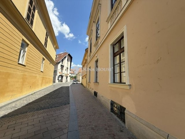 Eladó téglalakás, Pécsett 59.9 M Ft, 1 szobás