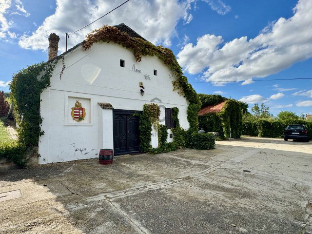 Eladó családi ház, Szekszárdon 50 M Ft, 3 szobás
